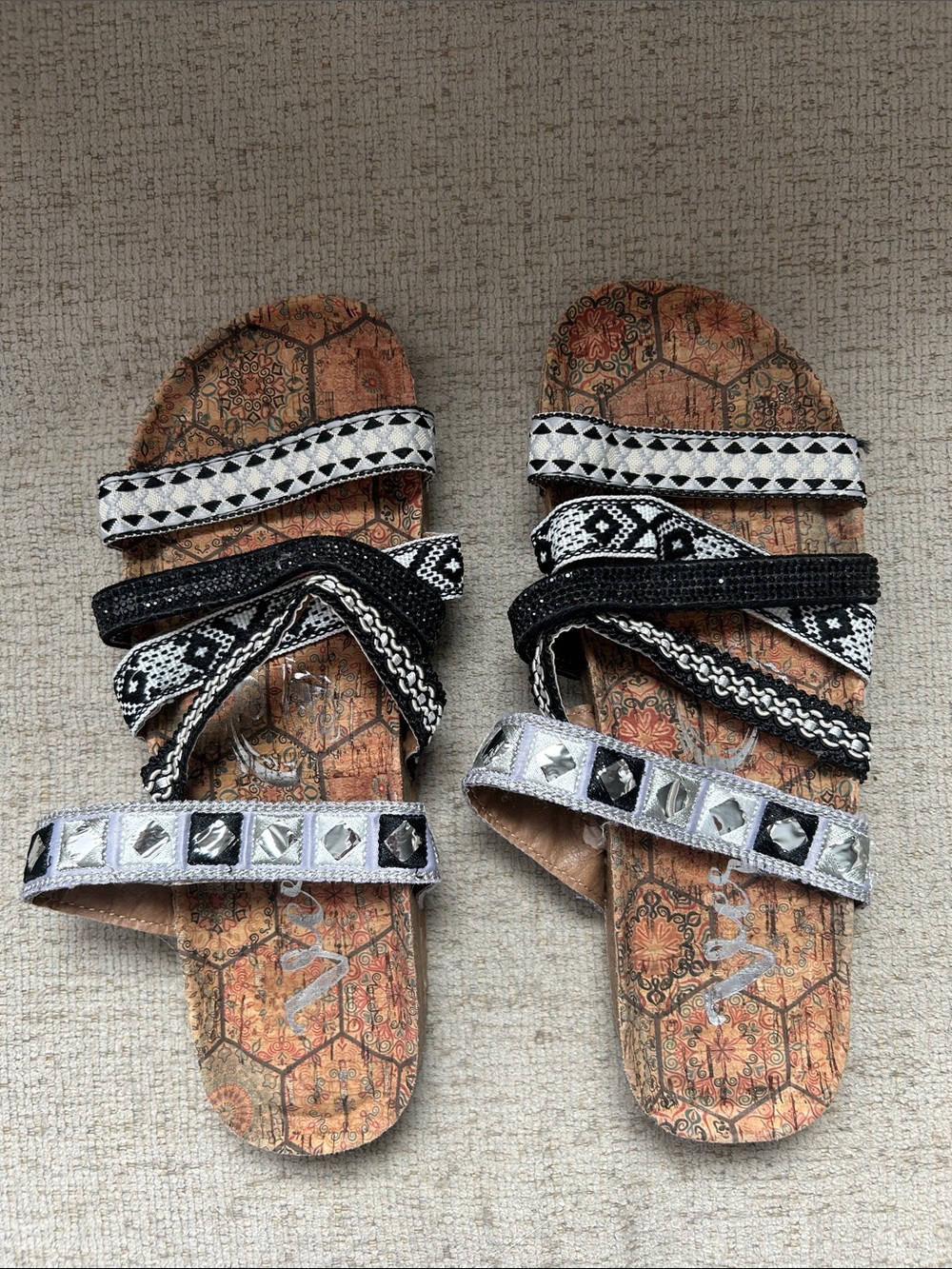 Very G Women's Black and Silver Patterned Slide Sandals